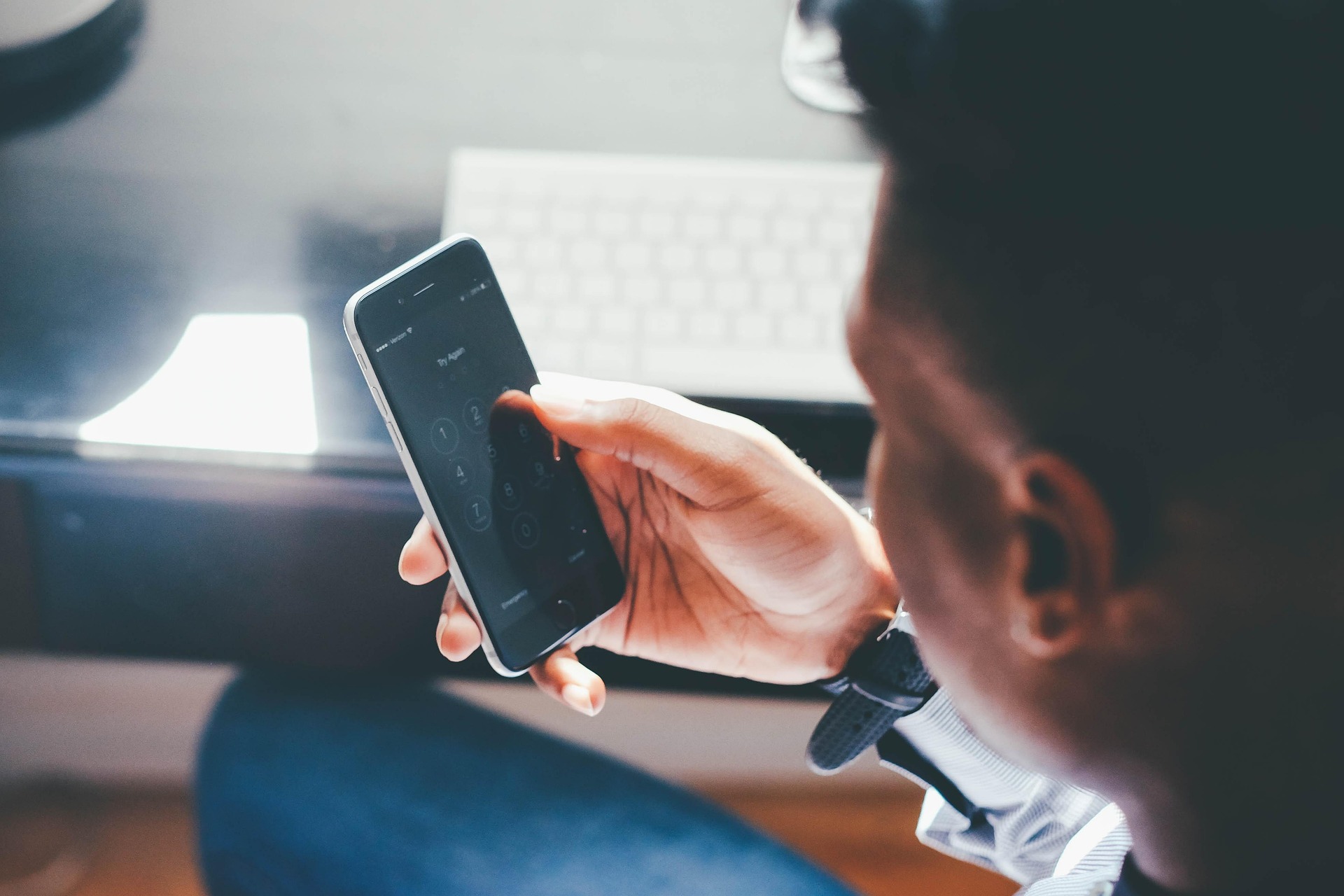 foundry-phone-869669_1920